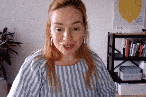 Animiertes GIF von Annika, die in die Kamera spricht und ein Konzept von Work Soft erklärt